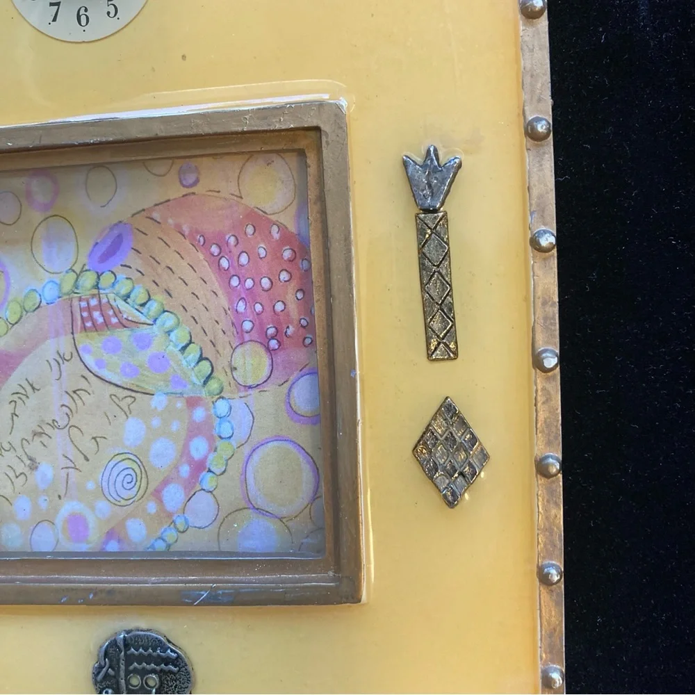 Beautiful Resin Lemon Colored Picture Frame With Inlay Metal Symbols 5.5”x6”